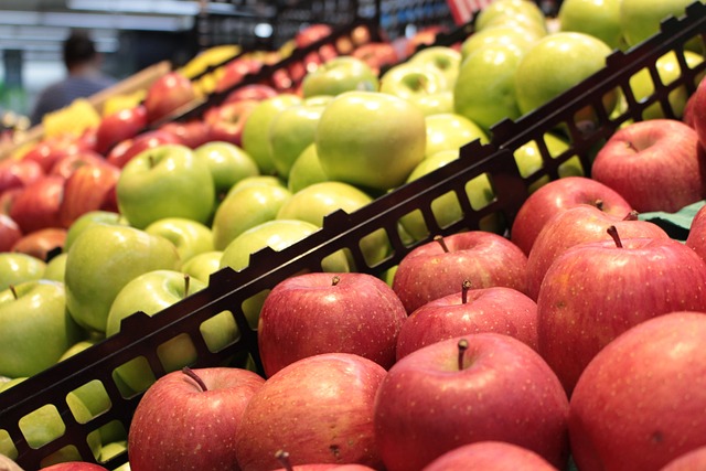 ** Jakie konkretnie triki stosują supermarkety, by wykorzystać "Efekt Halo"? - 7 2025